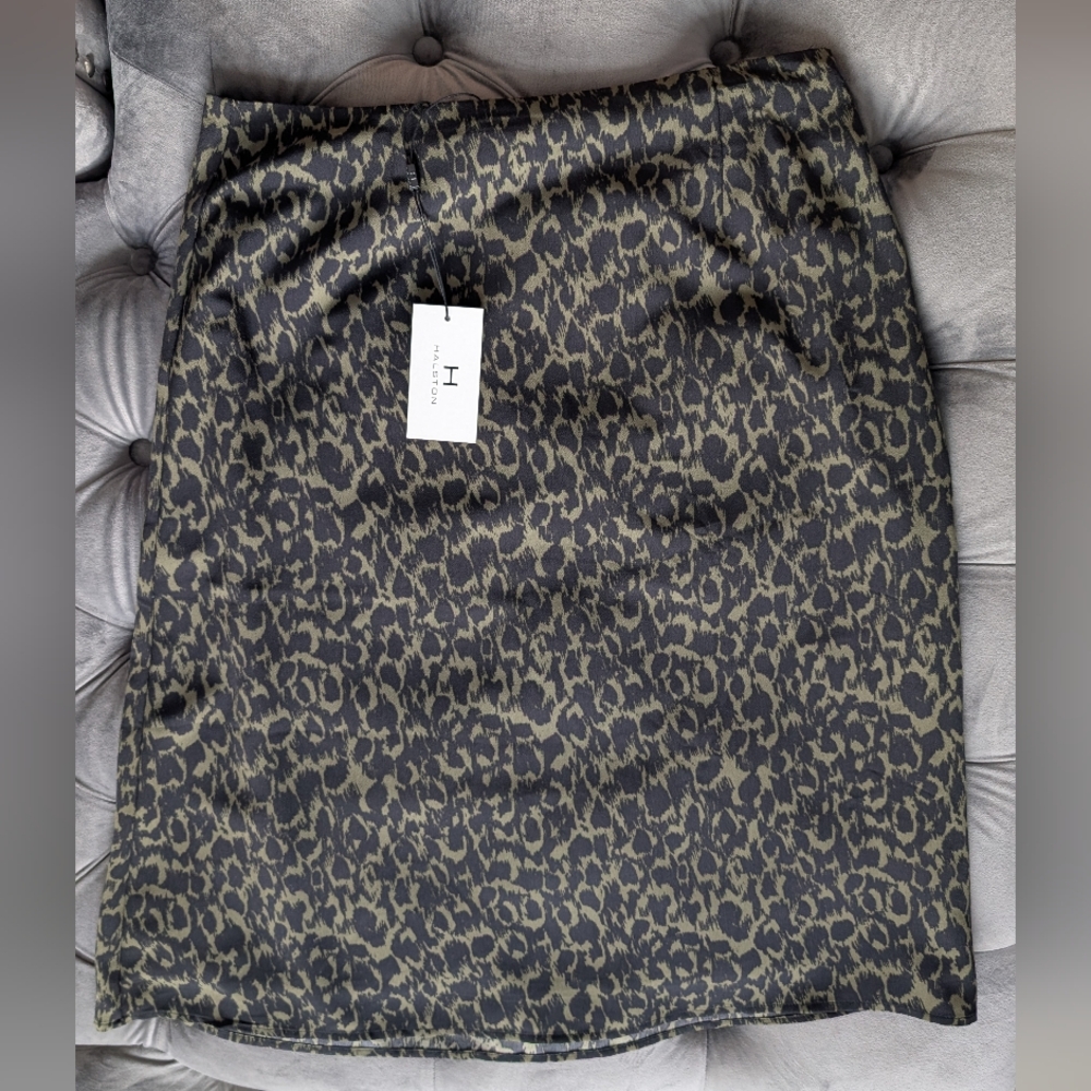 NWT H by Halston Abstract Animal  - Color 331 Wild sage Skirts Size L